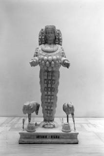 ARH NL Dierssen 1559/0008, Statue der Artemis von Ephesos ("Die Schöne") im Ephesos-Museum Selçuk, 1967