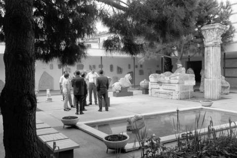 ARH NL Dierssen 1559/0012, Außenbereich des Ephesos-Museum Selçuk, 1967