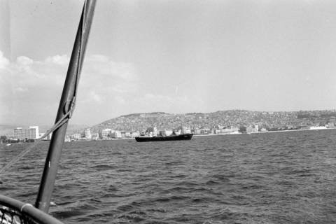 ARH NL Dierssen 1566/0004, Auf einer Fähre, Izmir, 1967