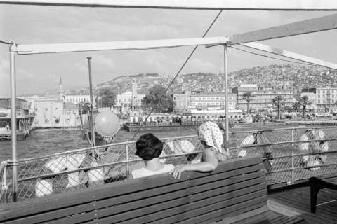 ARH NL Dierssen 1566/0006, Auf einer Fähre, Izmir, 1967