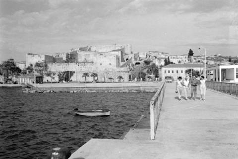 ARH NL Dierssen 1567/0001, Blick auf die Burg Çesme von Westen, 1967