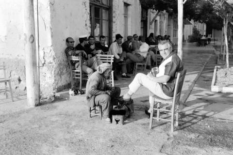ARH NL Dierssen 1568/0005, Gerhard Dierssen und ein Schuhputzer, Çesme, 1967