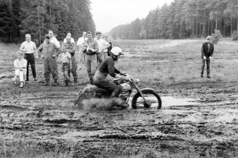 ARH NL Dierssen 1575/0012, Harz-Heide-Fahrt für Motorräder, Truppenübungsplatz Munster, 1967