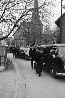 ARH NL Dierssen 1590/0005, Beisetzung nach dem Sprengstoffunglück in der Grube Lengede-Broistedt, 1968