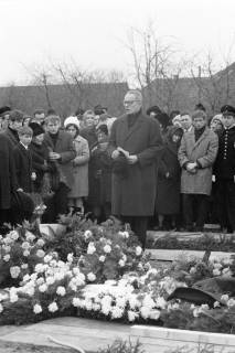 ARH NL Dierssen 1591/0002, Beisetzung nach dem Sprengstoffunglück in der Grube Lengede-Broistedt, 1968