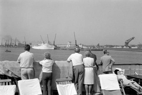 ARH NL Dierssen 1597/0018, Bordaufnahme vom Kreuzfahrtschiff "Regina Maris", Norwegen, 1968
