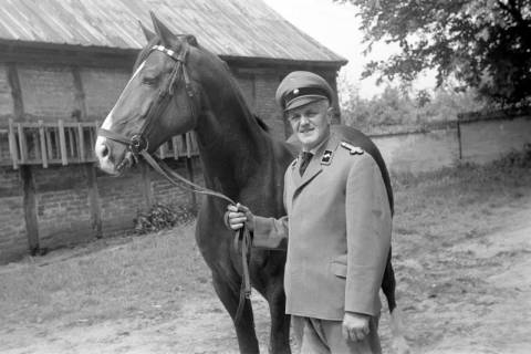 ARH NL Dierssen 1601/0006, Gestütswärter Soetbeer, Celle, 1968
