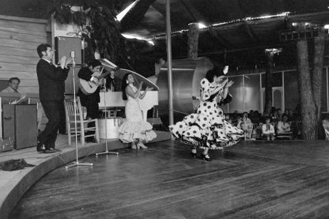 ARH NL Dierssen 1605/0001, Flamenco-Tänzerinnen, Can Pastilla, zwischen 1968/1969