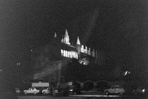 ARH NL Dierssen 1605/0014, Blick auf den Königspalast La Almudaina bei Nacht, Palma, zwischen 1968/1969