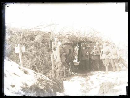 ARH NL Kageler 44, 1. Weltkrieg, Soldaten vor einer Stellung, Frankreich, zwischen 1914/1918