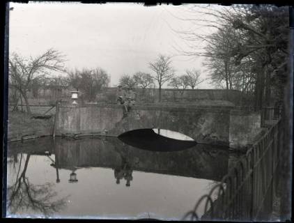 ARH NL Kageler 147, 1. Weltkrieg, Brücke zum Schloss Brieux?, Frankreich, zwischen 1914/1918