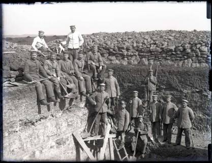 ARH NL Kageler 173, 1. Weltkrieg, großer Unterstand im Bau, Frankreich, zwischen 1914/1918