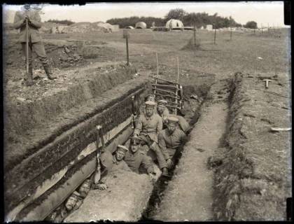 ARH NL Kageler 175, 1. Weltkrieg, kleiner Unterstand, Frankreich, zwischen 1914/1918