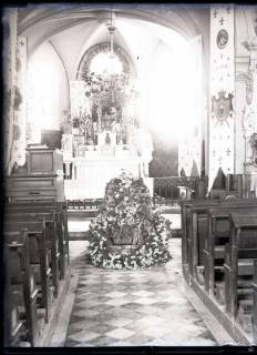 ARH NL Kageler 261, 1. Weltkrieg, Aufbahrung in der Kirche von Unterhofen (Secourt), Frankreich, zwischen 1914/1918