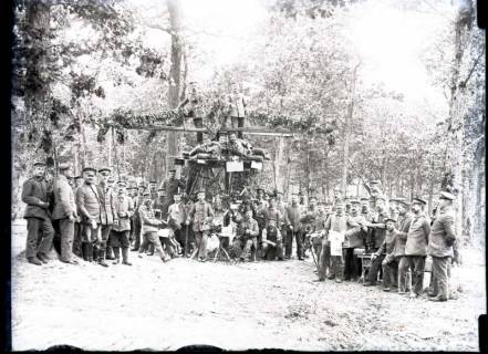 ARH NL Kageler 271, 1. Weltkrieg, Soldaten vor einem Karussell, Frankreich, zwischen 1914/1918