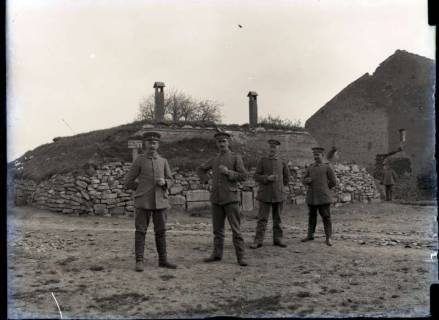 ARH NL Kageler 276, 1. Weltkrieg, Soldaten vor Schutzstellung, Frankreich, zwischen 1914/1918