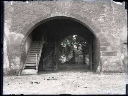 ARH NL Kageler 320, 1. Weltkrieg, Tor der Stadtmauer von Montigny, Frankreich, zwischen 1914/1918