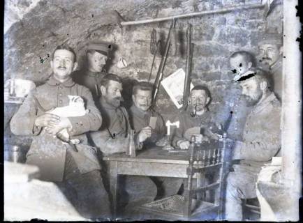 ARH NL Kageler 327, 1. Weltkrieg, im Unterstand, Priesterwald (Bois-le-Prêtre), Frankreich, zwischen 1914/1918