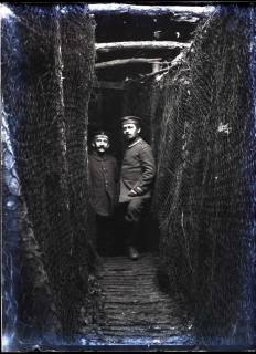 ARH NL Kageler 330, 1. Weltkrieg, August Kageler (links) im Schützengraben, Frankreich, zwischen 1914/1918