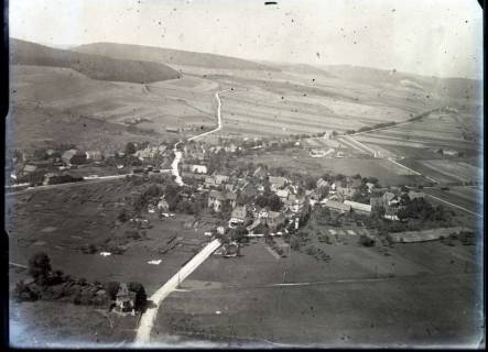 ARH NL Kageler 505, Straße zur ehemaligen Weserfähre, im Hintergrund die heutige Bundesstraße 83 rechts Richtung Hameln, Bodenwerder (Kemnade), vor 1914
