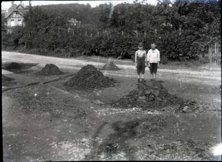 ARH NL Kageler 932, Durch einen Gewitteregen abgeschwemmte Erdmassen in der Großen Bergstraße, Gehrden, ohne Datum