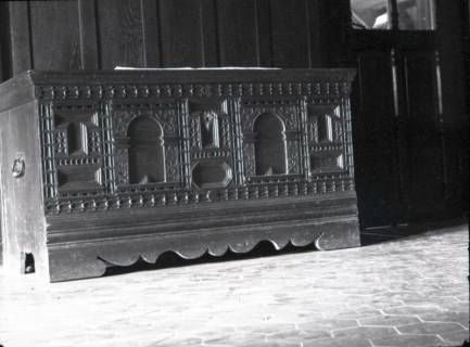 ARH NL Kageler 2167, Truhe in einem Bauernhaus, Groß Munzel, 1940