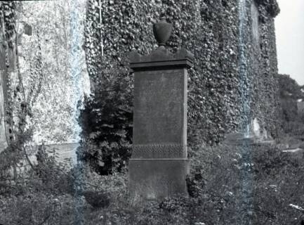 ARH NL Kageler 2172, Grabstein von 1831, Groß Munzel, 1940