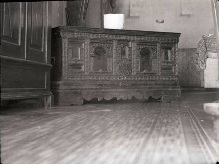 ARH NL Kageler 2193, Truhe von 1729 in einem Bauernhaus, Engelbostel, 1940