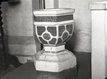 ARH NL Kageler 2489, Taufstein von 1651 in der Nikolai-Kirche, Hiddestorf, 1940
