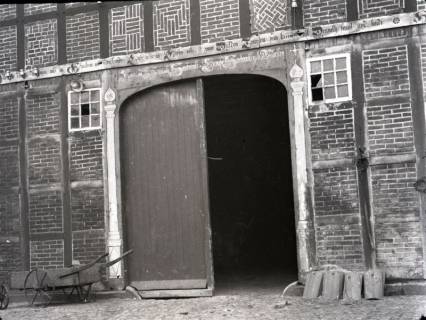 ARH NL Kageler 2527, Säulengeschmücktes Bauernhaustor, Schulenburg, 1940