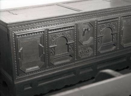 ARH NL Kageler 3141, Truhe von 1736 in einem Bauernhaus, Leveste, 1940