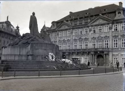 ARH NL Kageler 3193, Jan-Hus-Denkmal (Pomník mistra Jana Husa) und Palais Goltz-Kinsky (Palác Goltz-Kinských), Prag, ohne Datum