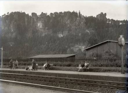 ARH NL Kageler 3224, Blick über den Bahnhof auf die Bastei, Rathen, ohne Datum