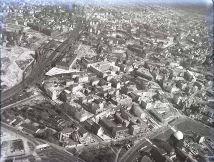 ARH NL Koberg 108, Hannover, u. a. Steintor, Anzeiger-Hochhaus und Hauptbahnhof, 1957