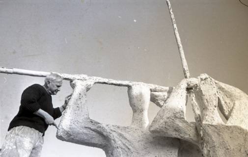 ARH NL Koberg 11597, Arbeit an einer Plastik, 1950