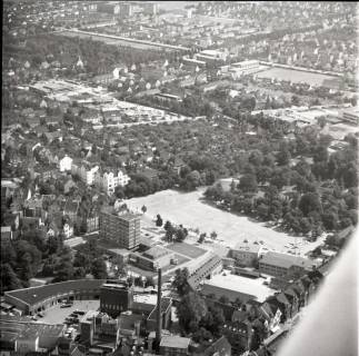 ARH NL Koberg 1160, Rathaus und im Vordergrund Brauerei Härke, Peine, 1969