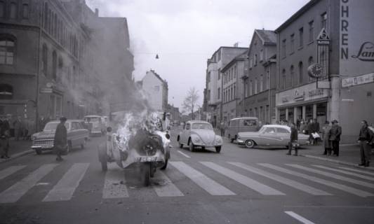 ARH NL Koberg 11635, Brennendes Auto, Hannover, 1962