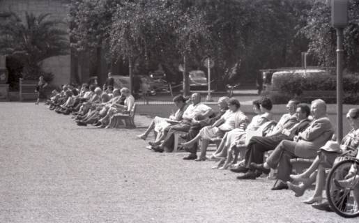 ARH NL Koberg 11642, Besucher im Maschpark, Hannover, 1962