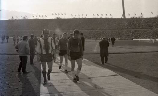 ARH NL Koberg 11757, Fußballspiel im Niedersachsenstadion, Hannover, 1971