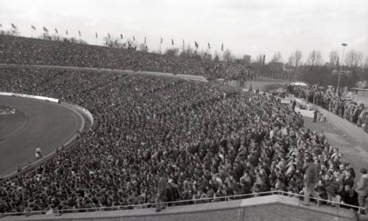 ARH NL Koberg 11760, Fußballspiel im Niedersachsenstadion, Hannover, 1971