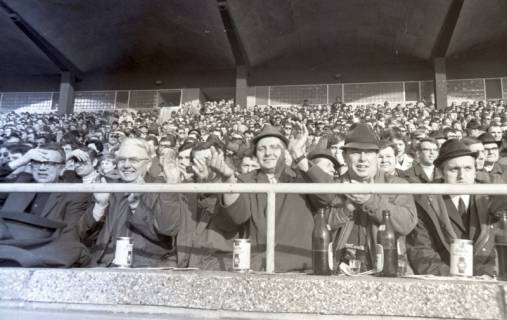 ARH NL Koberg 11775, Fußballspiel im Niedersachsenstadion, Hannover, 1971