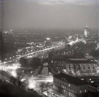 ARH NL Koberg 11784, Blick vom Rathaus auf Hannover bei Nacht, 1971