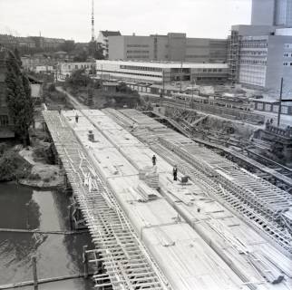 ARH NL Koberg 11804, Baustelle des Westschnellweges über die Leine, Hannover, 1962