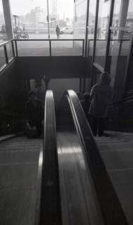 ARH NL Koberg 12018, Rolltreppe zu einer Unterführung am Raschplatz, Hannover, 1976