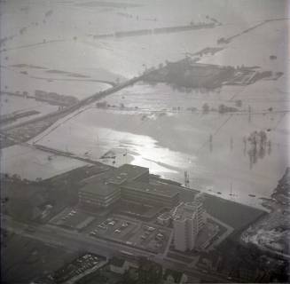ARH NL Koberg 2296, Leinehochwasser am Klinikum, Laatzen, 1970