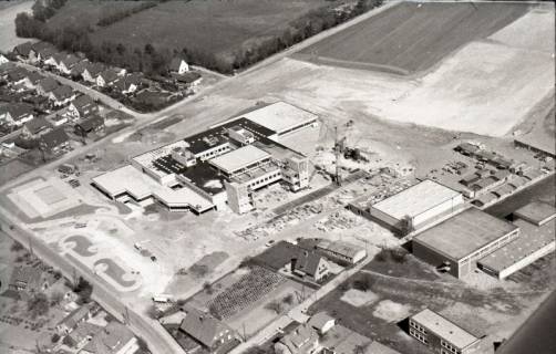 ARH NL Koberg 2426, Schulzentrum und Sporthalle, Mellendorf , 1974