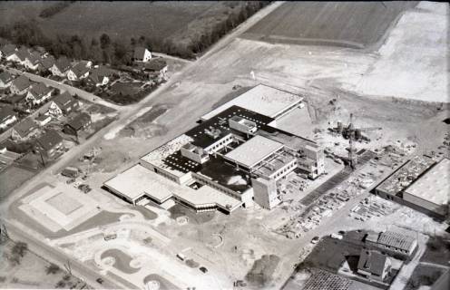 ARH NL Koberg 2427, Schulzentrum und Sporthalle, Mellendorf , 1974