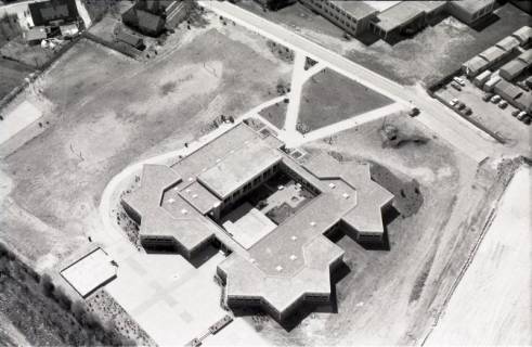 ARH NL Koberg 2430, Schulzentrum und Sporthalle, Mellendorf , 1974