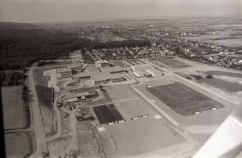 ARH NL Koberg 2648, Schulzentrum mit Sportplatz, Barsinghausen, 1971