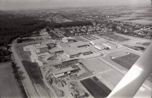 ARH NL Koberg 2649, Schulzentrum mit Sportplatz, Barsinghausen, 1971